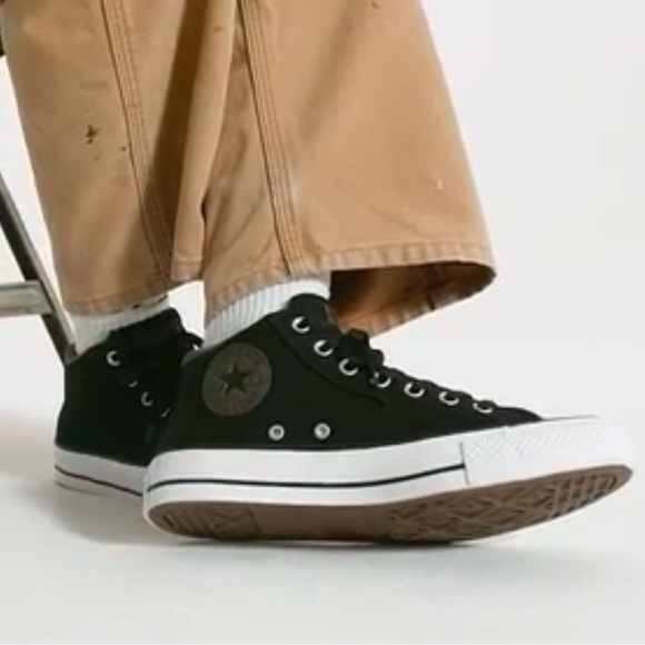 ❇️NWT❇️ Converse CTAS
Malden Street Mid - Picture 3 of 9